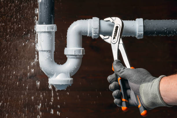 Professional Gas Line Repair technician working in Maypearl, TX